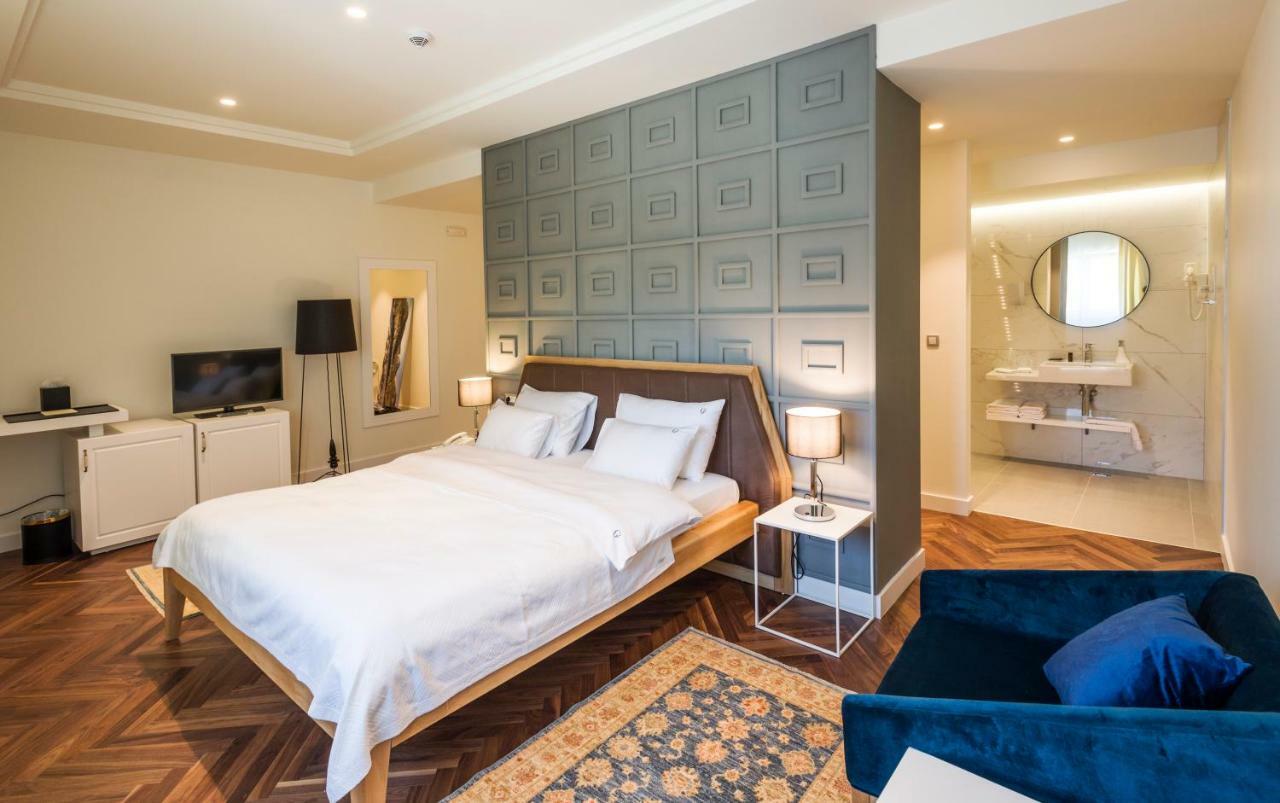 Hotel Gradska เซทินเจ ภายนอก รูปภาพ